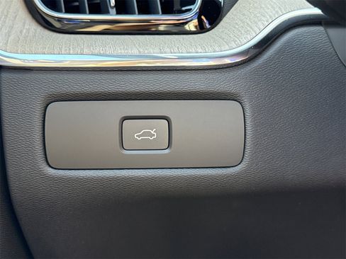 New 2026 Volvo XC60 B5 Plus w/ Protection Package Premier image 20