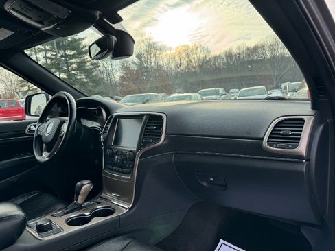 Used 2017 Jeep Grand Cherokee Limited w/ Luxury Group II image 20