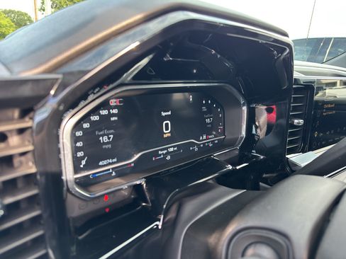 Used 2025 GMC Sierra 1500 SLT AWD/4WD image 16