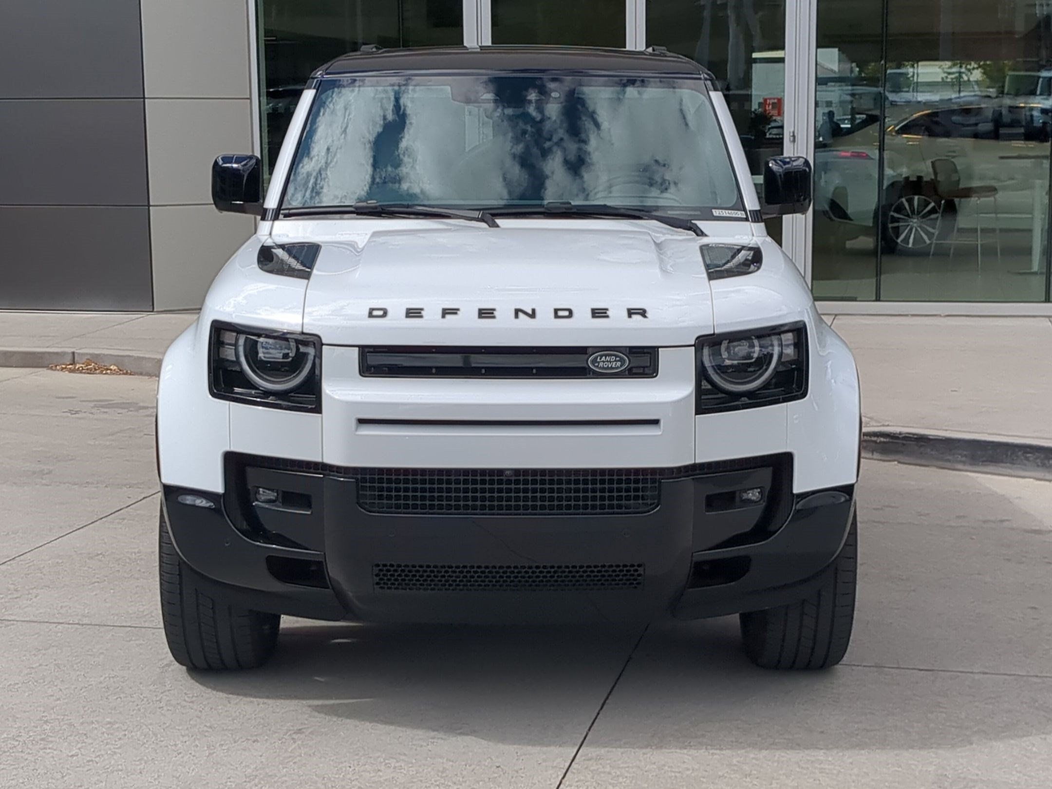 Used 2026 Land Rover Defender 110 X-Dynamic SE AWD/4WD image 2