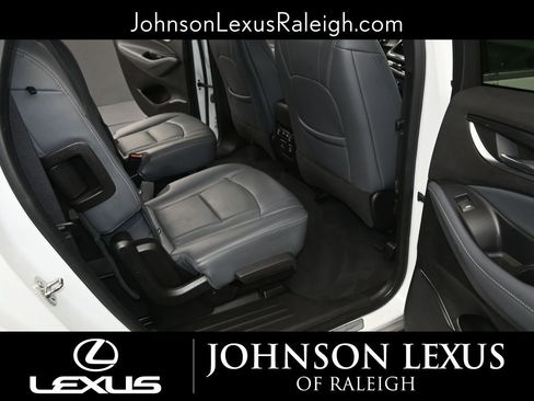 Used 2022 Buick Enclave Premium image 13