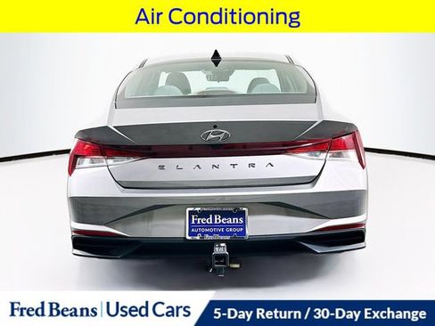 Used 2023 Hyundai Elantra SE FWD image 8