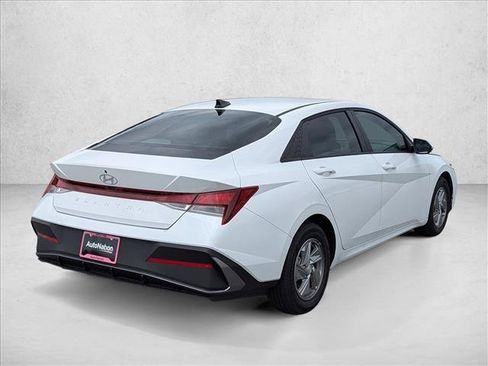 Certified 2026 Hyundai Elantra SE w/ Cargo Package FWD image 5