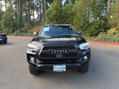 Used 2019 Toyota Tacoma TRD Off-Road image 9