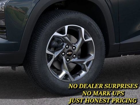 New 2026 Chevrolet Trax LT w/ Driver Confidence Package image 9