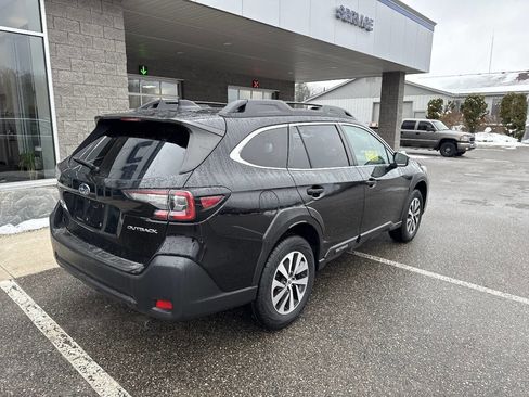 Used 2023 Subaru Outback Premium image 3