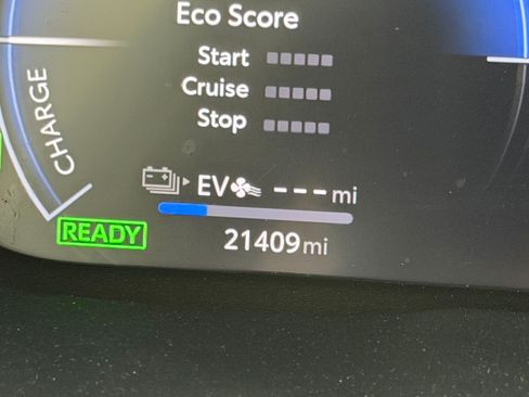 Used 2025 Toyota RAV4 XSE AWD/4WD image 21