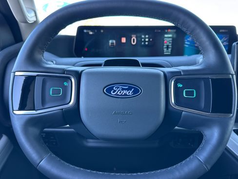 Used 2025 Ford Expedition Active image 23