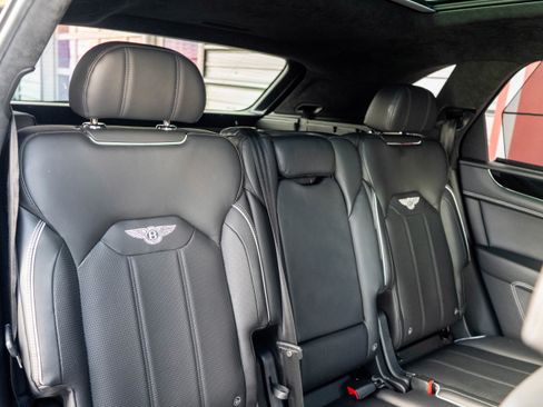 Used 2022 Bentley Bentayga image 39