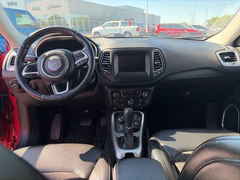 Used 2020 Jeep Compass Latitude w/ Cold Weather Group AWD/4WD image 13