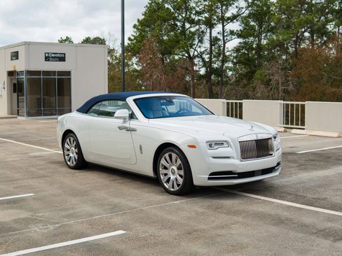 Used 2017 Rolls-Royce Dawn RWD image 15