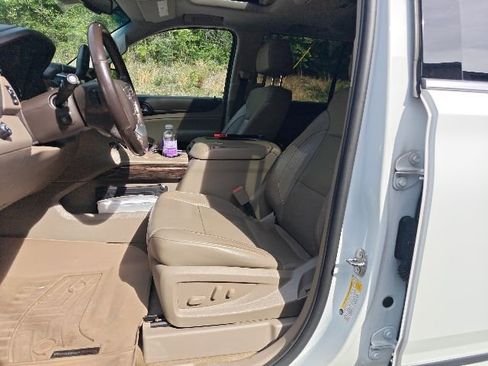 Used 2018 GMC Yukon SLT w/ Premium Edition image 12