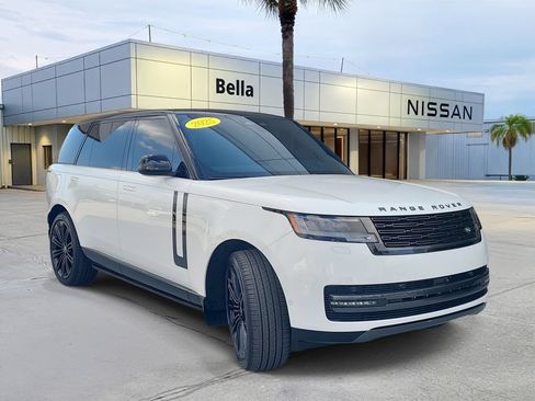 Used 2025 Land Rover Range Rover Long Wheelbase SE AWD/4WD image 3