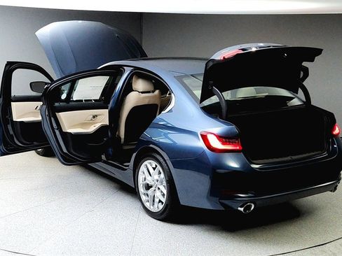 Used 2025 BMW 330i xDrive Sedan w/ Convenience Package image 18