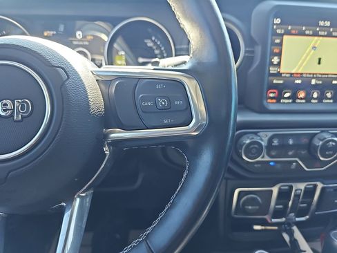 Used 2022 Jeep Wrangler Unlimited Sahara w/ Cold Weather Group AWD/4WD image 18