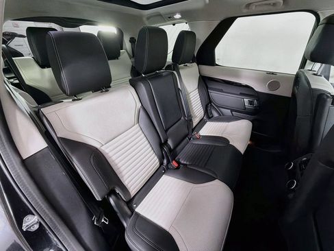 Used 2025 Land Rover Discovery S AWD/4WD image 30
