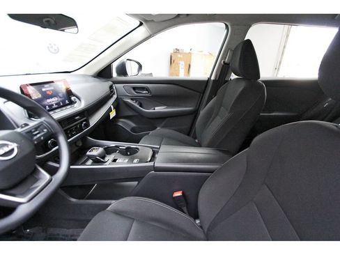 Used 2025 Nissan Rogue S FWD image 12
