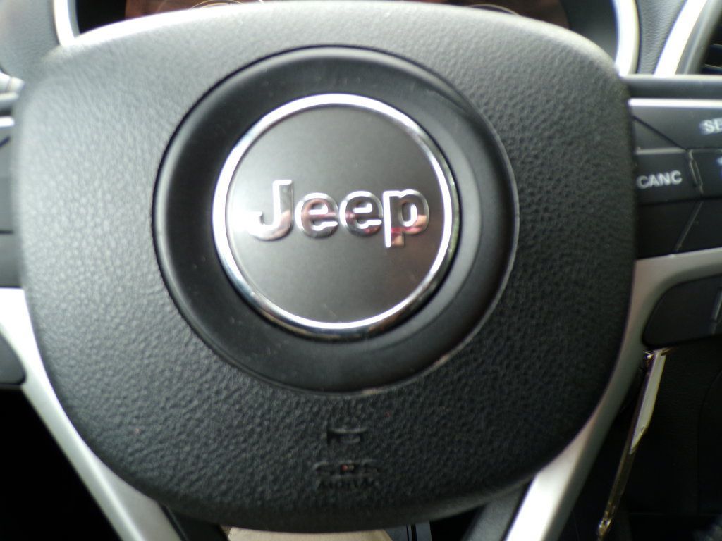 Used 2016 Jeep Cherokee Trailhawk AWD/4WD image 33