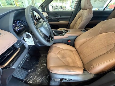 New 2026 Toyota Grand Highlander AWD Hybrid image 17