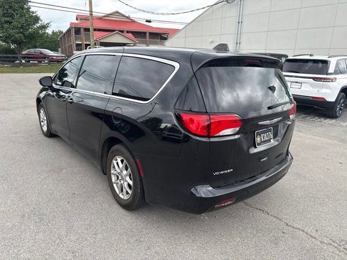 Used 2023 Chrysler Voyager LX FWD image 4