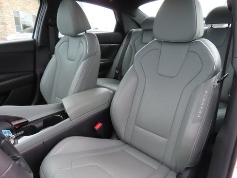 Used 2025 Hyundai Elantra Limited image 42