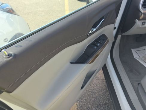 Used 2022 GMC Acadia SLE FWD image 10