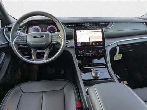 New 2025 Jeep Grand Cherokee Limited w/ Black Appearance Package image 16