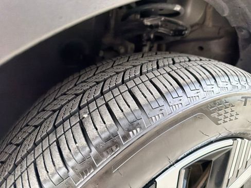 Used 2025 Nissan Kicks SV image 12