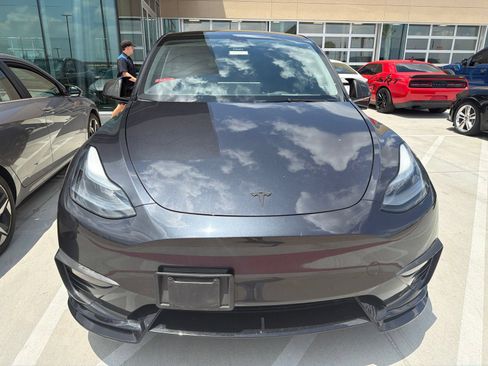 Used 2024 Tesla Model Y Long Range RWD image 2