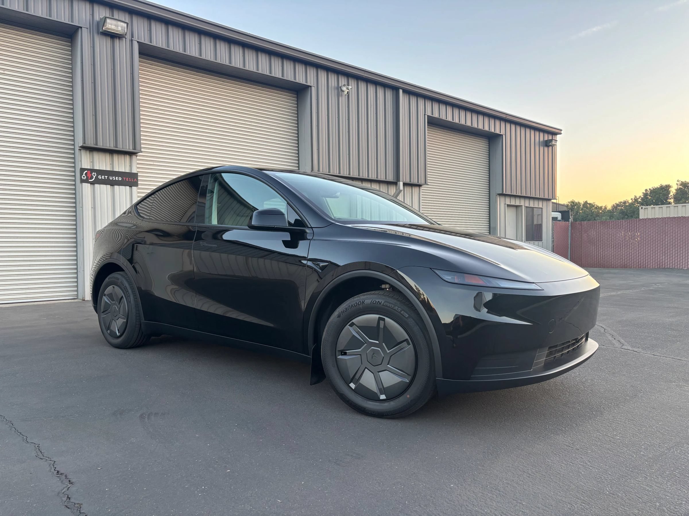Used 2026 Tesla Model Y 2WD image 2