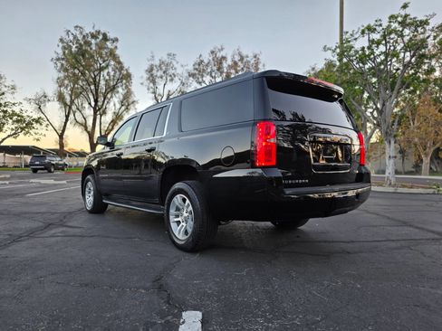 Used 2019 Chevrolet Suburban LT RWD image 6