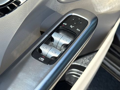 Used 2025 Mercedes-Benz C 300 Sedan image 24