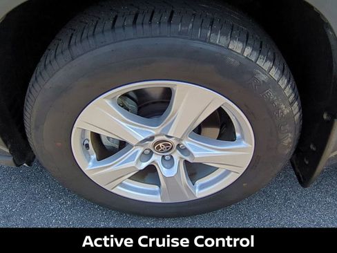 Used 2023 Toyota Highlander LE image 11