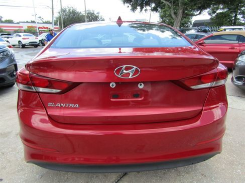 Used 2017 Hyundai Elantra SE FWD image 3