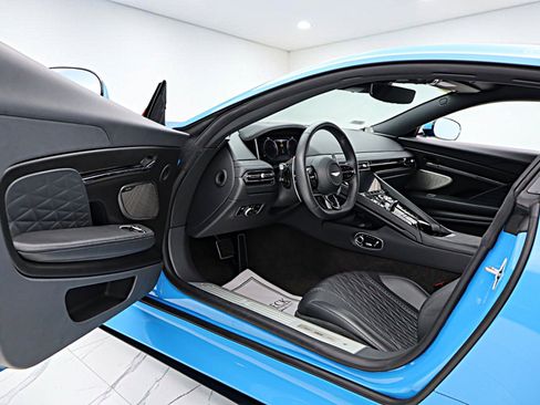 Used 2024 Aston Martin DB12 Coupe RWD image 41