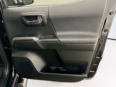 Used 2023 Toyota Tacoma TRD Off-Road w/ Technology Package image 31