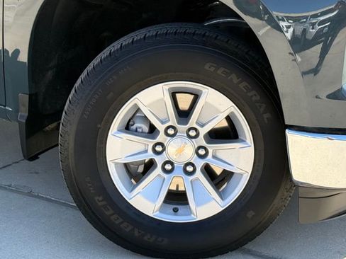 Used 2025 Chevrolet Silverado 1500 LT image 2