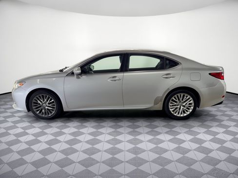 Used 2013 Lexus ES 350 w/ Luxury Pkg FWD image 2