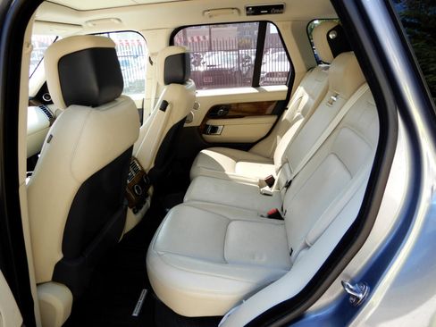 Used 2019 Land Rover Range Rover HSE image 10