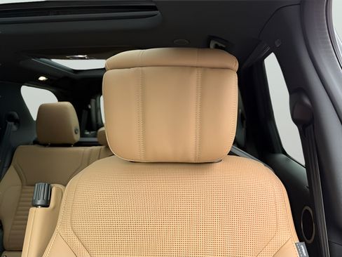 Certified 2026 Land Rover Discovery Limited Edition AWD/4WD image 15