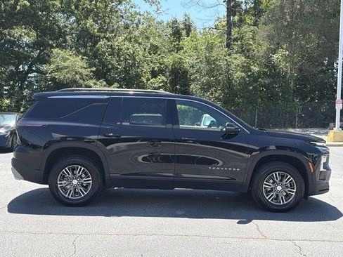 Used 2026 Chevrolet Traverse LT FWD image 7