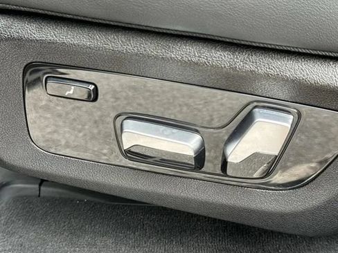 Used 2025 BMW X7 xDrive40i AWD/4WD image 26