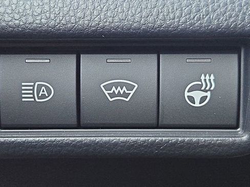 Used 2025 Toyota Prius XLE image 26