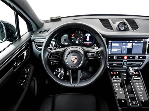 Used 2026 Porsche Macan AWD/4WD image 16