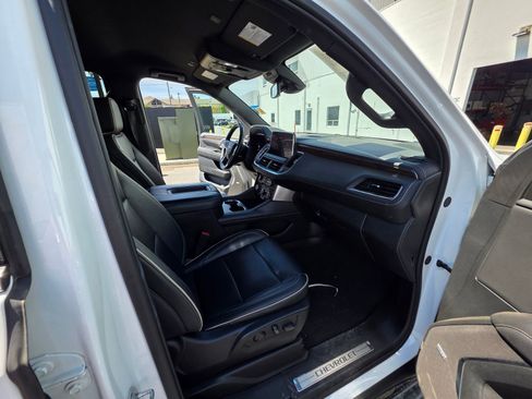 Used 2024 Chevrolet Suburban Premier AWD/4WD image 15