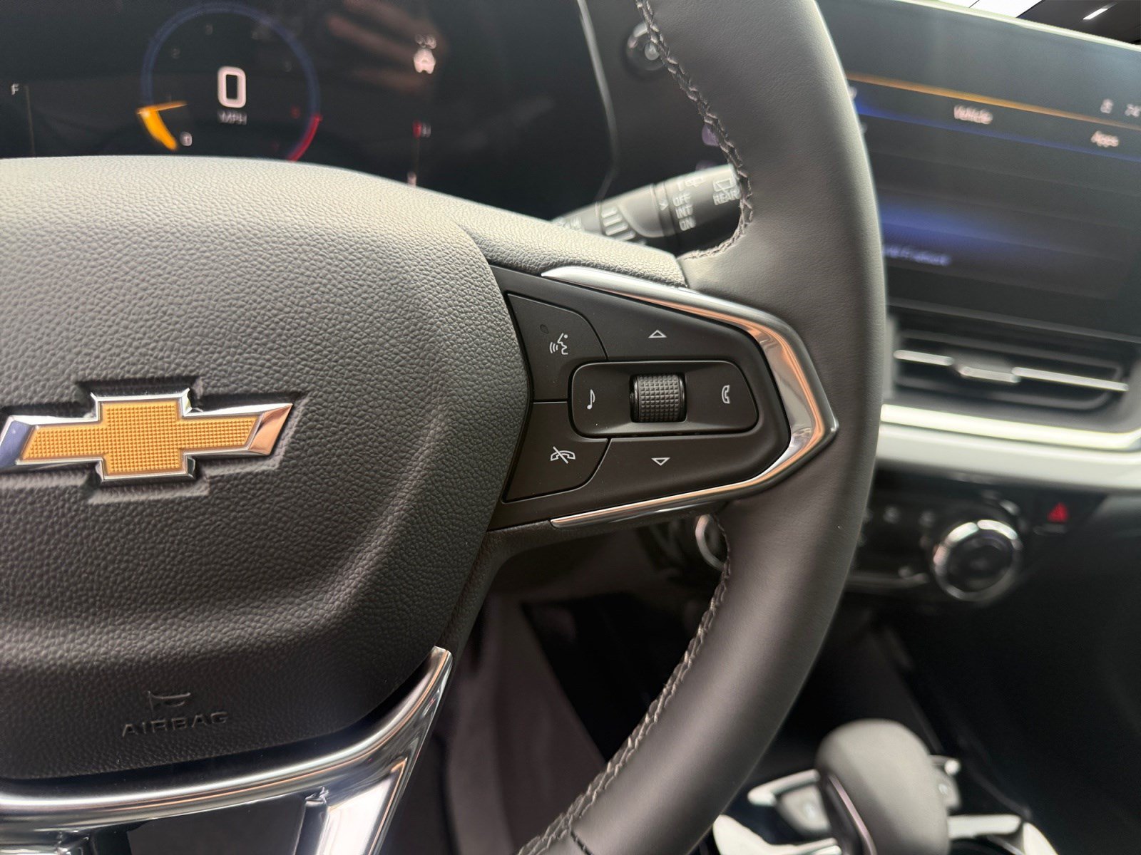 New 2026 Chevrolet Trax LT w/ LT Convenience Package FWD image 25