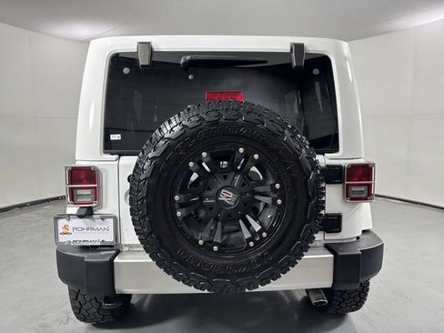 Used 2017 Jeep Wrangler Unlimited Sahara w/ Mopar Chrome Edition Group AWD/4WD image 29