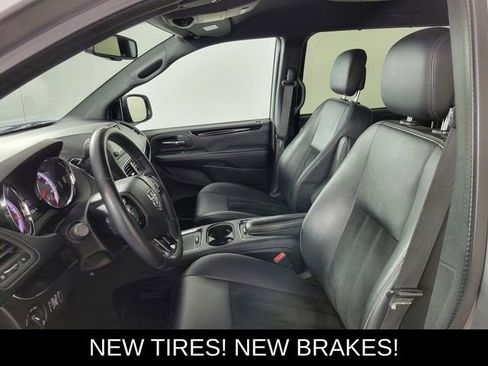 Used 2017 Dodge Grand Caravan SXT w/ Driver Convenience Group image 13
