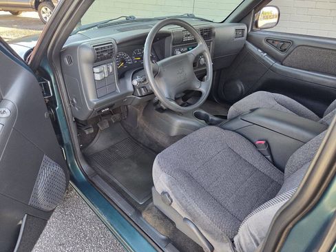 Used 1997 Chevrolet S10 Pickup LS w/ Wide Stance Suspension Pkg image 9