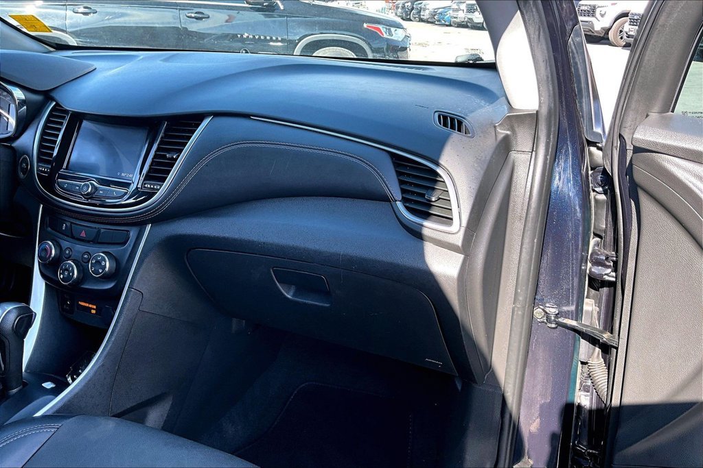 Used 2022 Chevrolet Trax LT w/ LT Convenience Package FWD image 25